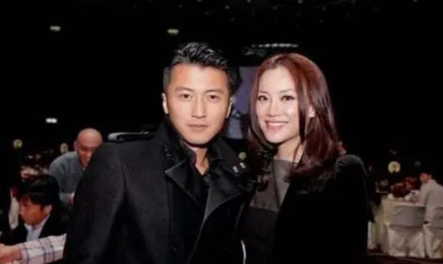 香港最后一个“金牌经纪人”霍汶希，和她背后不省心的艺人们