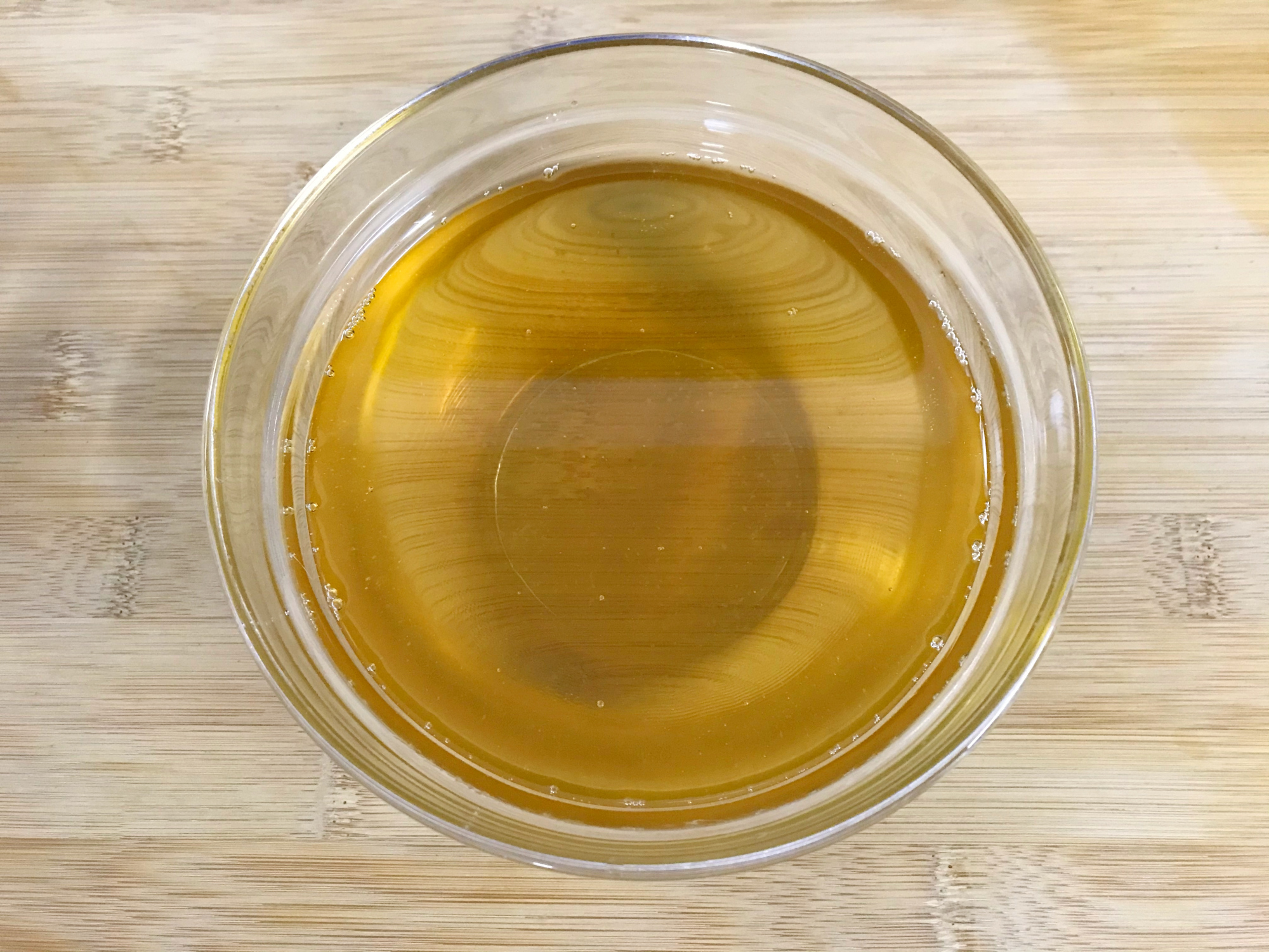 猪油熬制有窍门，下锅前多加一步，猪油雪白香浓无腥味，久放不坏