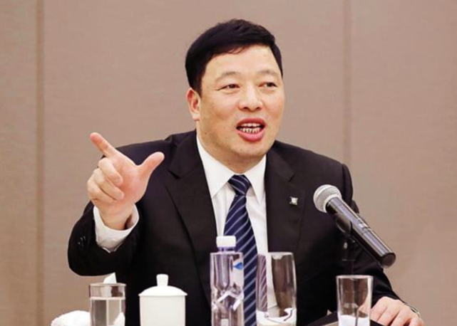 狠过刘强东！穷小子逆袭江苏新首富，坐拥2600亿身家