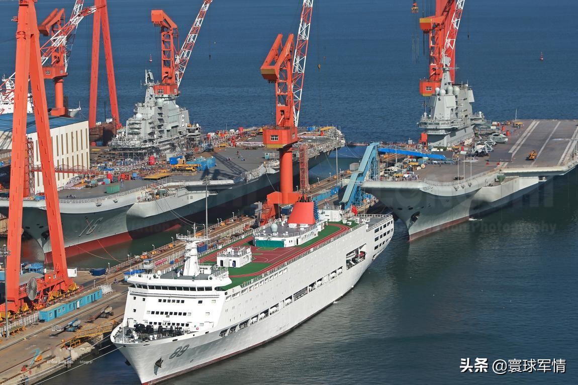 山东舰穿越台湾海峡，台岛6舰8机全程跟踪，常态化行动习惯就好