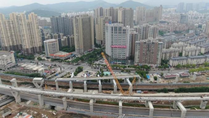 江苏省的连淮扬镇铁路进展较快：11月底之前淮镇