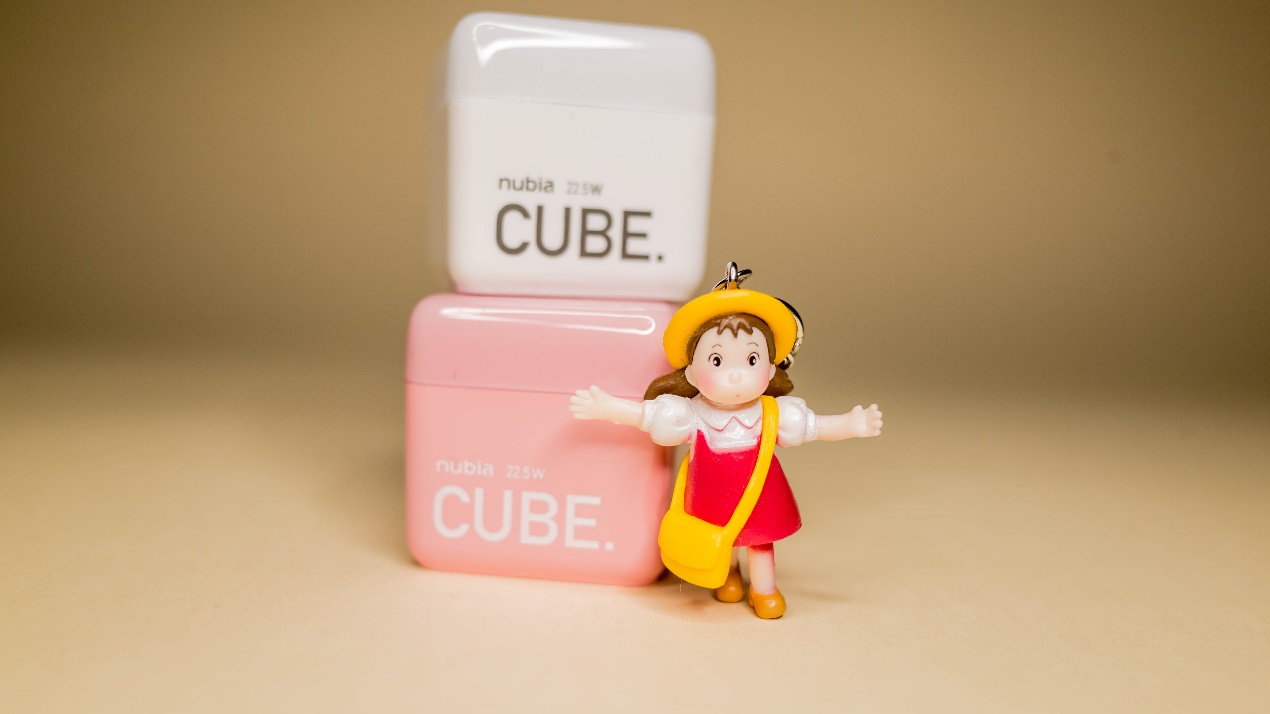 努比亚方糖快速充电器：充出美好色彩