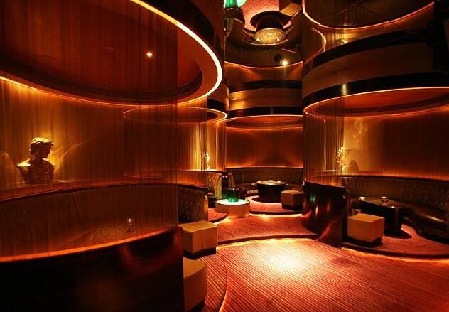 相比酒店，为什么有些人更倾向于在洗浴中心过