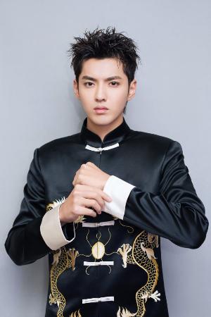 Wu Yifan was pushed to the forefront of public opinion, single mother Wu  Xiuqin's heart hurts the most - iNEWS