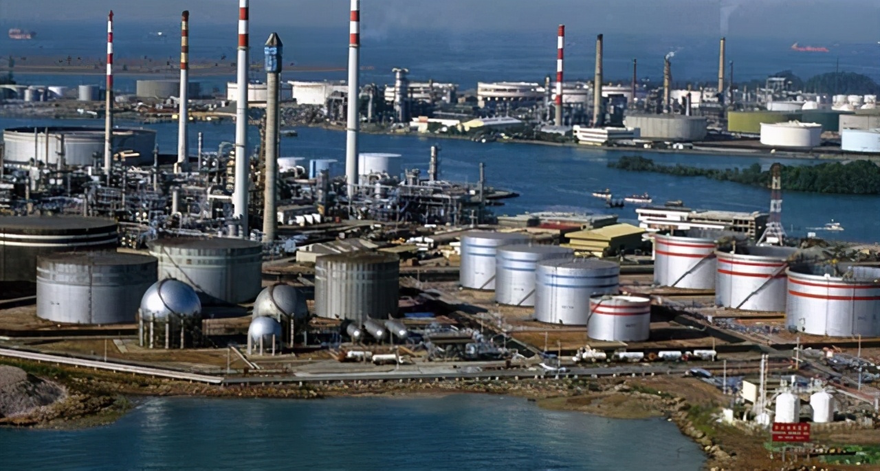 伊朗石油遭美国制裁，再便宜也无人敢买，中国