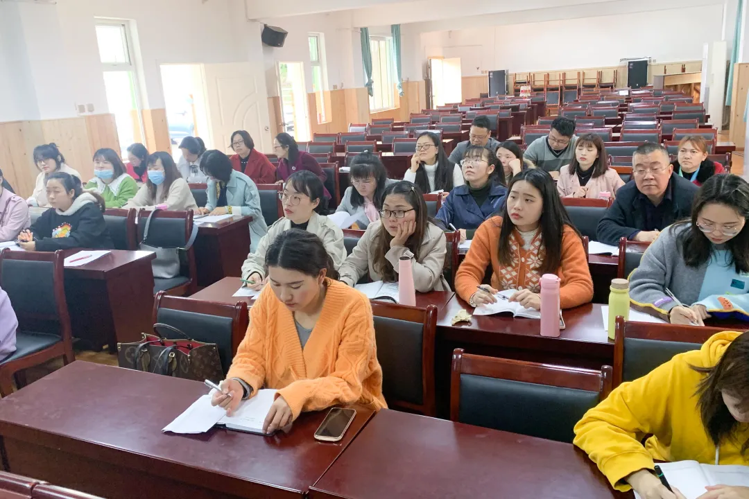 聚智慧之力 扬微班之美丨记双流区名班主任工作室送教公兴小学活动