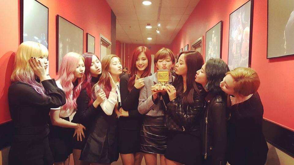 韩国女团成员被跟踪，德国双胞胎男粉丝，扬言