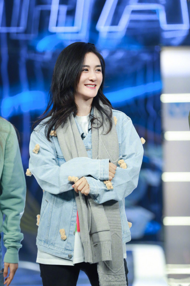 謝娜40歲生日張傑玩配音表白，結婚10年重現求婚場景甜蜜依舊