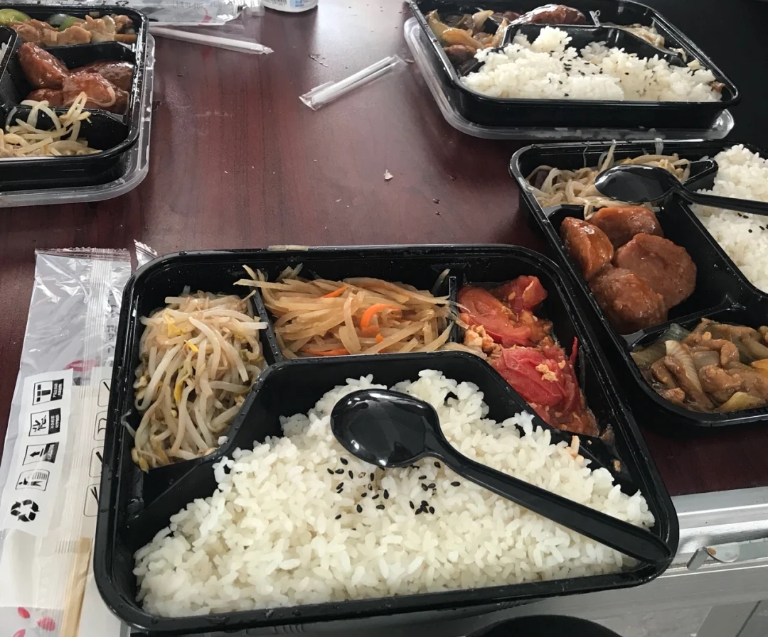 Crew Box Lunch Awards!The box lunch standard for extras is a bit ...