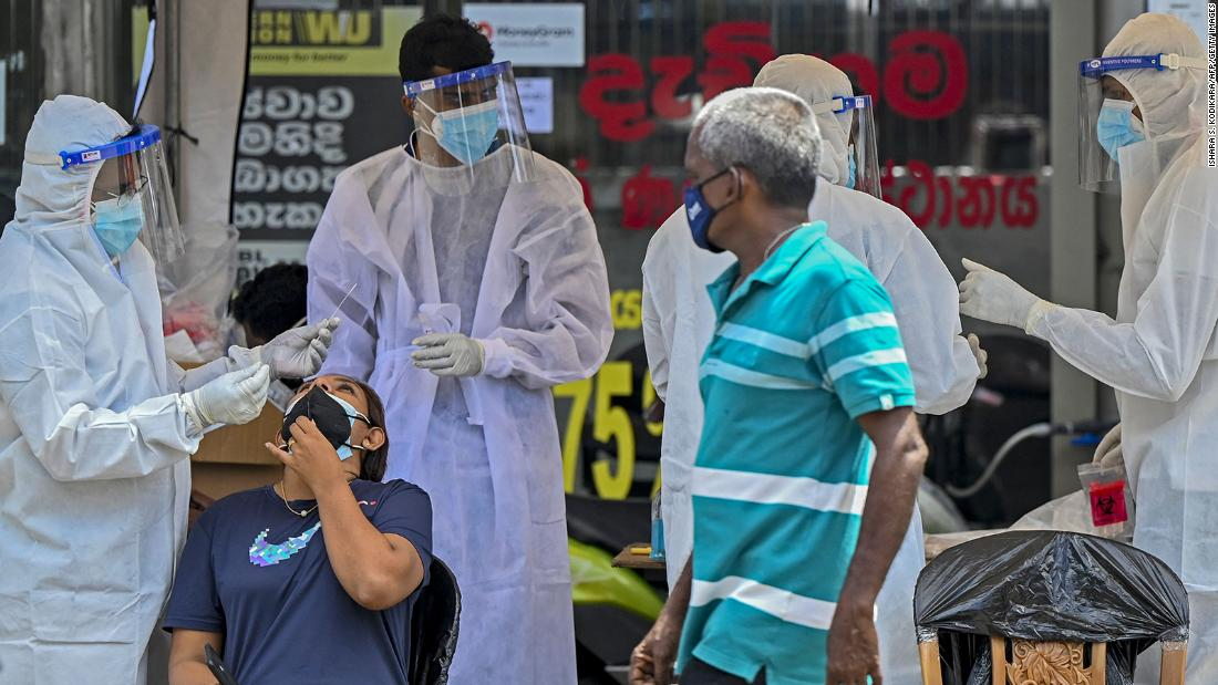 印度疫情蔓延，变异毒株入侵香港！医生痛苦自杀，政府花千亿修楼