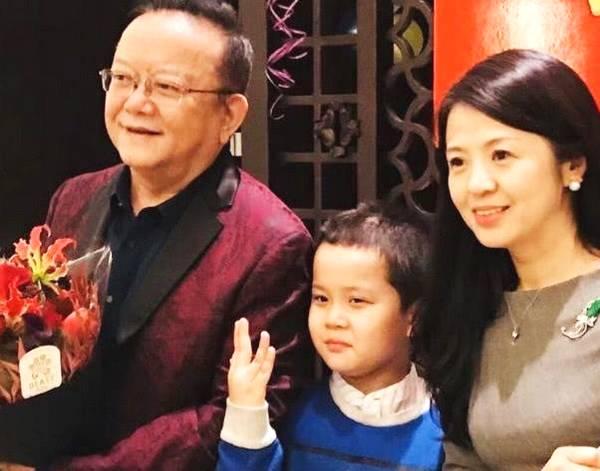 王刚老婆每月花费比李湘还离谱？王刚回应：一