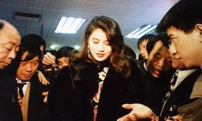 袁咏仪有多好命？遇到一个对往事既往不咎的张智霖