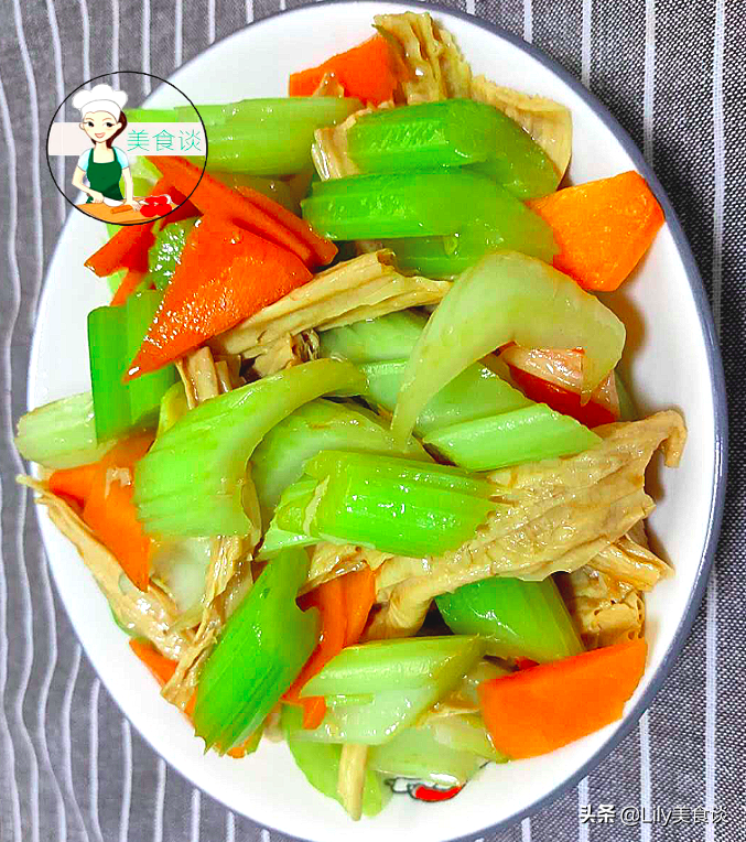 这三样素菜是绝配，一香一鲜一脆，简单一炒特美味，不放肉也很香
