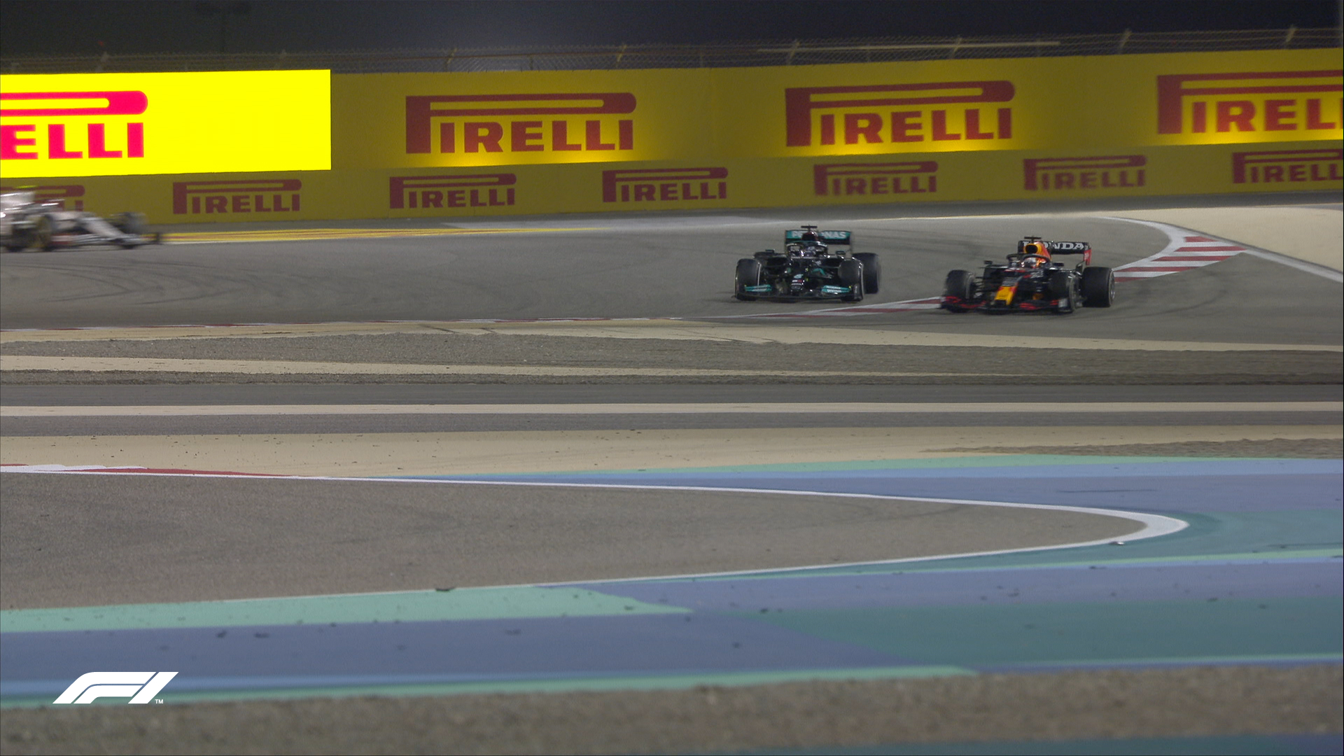 F1巴林站：汉密尔顿险胜维斯塔潘 奔驰F1终于寻到