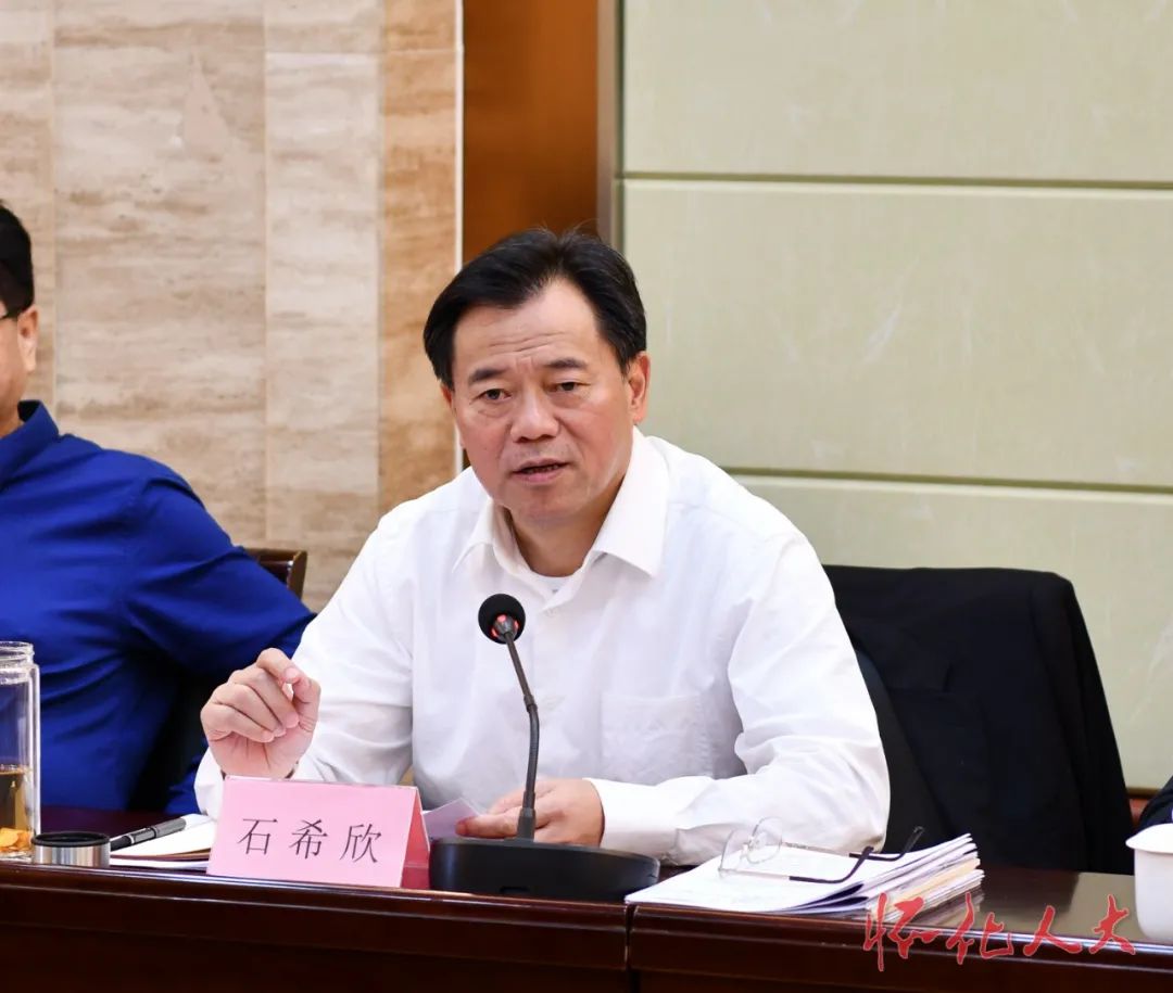​市五届人大常委会举行第三十七次会议第一次全体会议对市教育局等7个单位开展专题询问