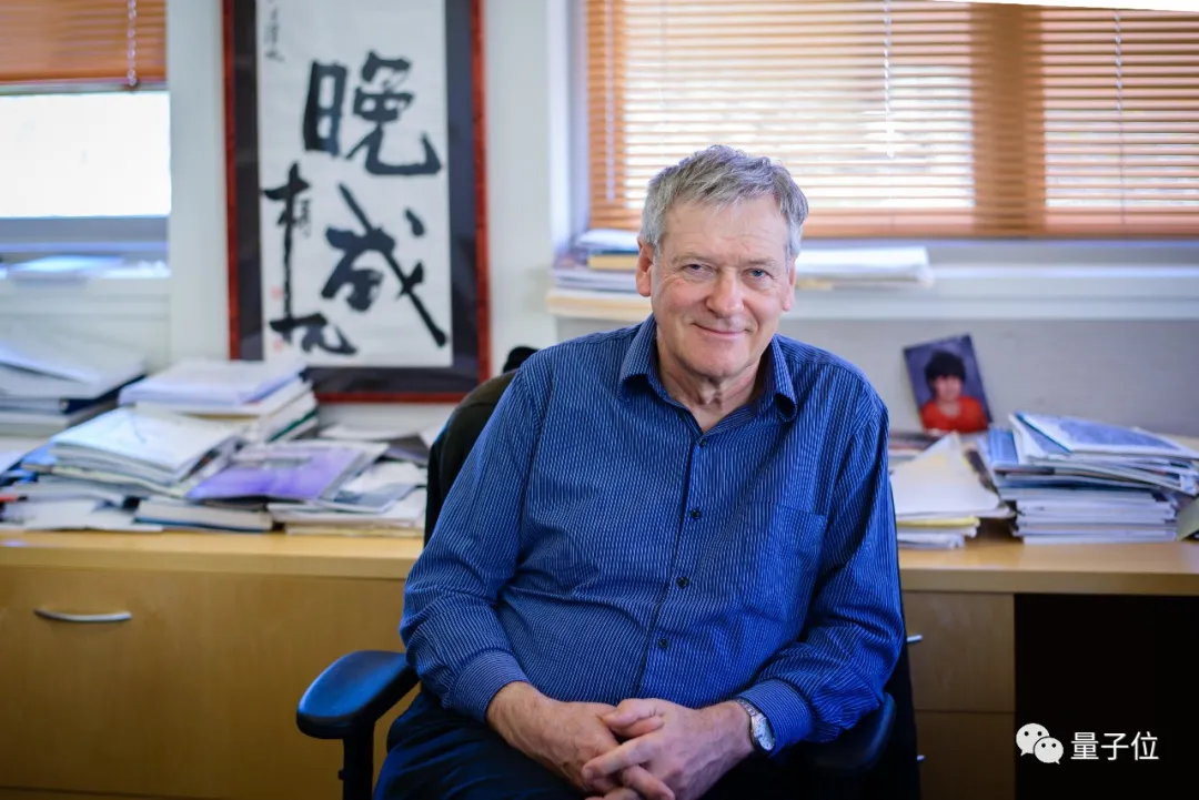 黑洞最新照片来了:只多了炫酷光纹,却让物理学家解开喷流大谜题