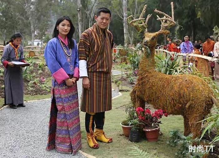 不丹最美王后！国王曾为她放弃“一夫多妻制”，有新欢后将她冷落