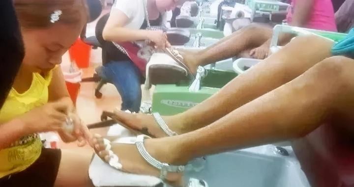 10年前风靡全网的“网红”现状，有的成了洗脚妹
