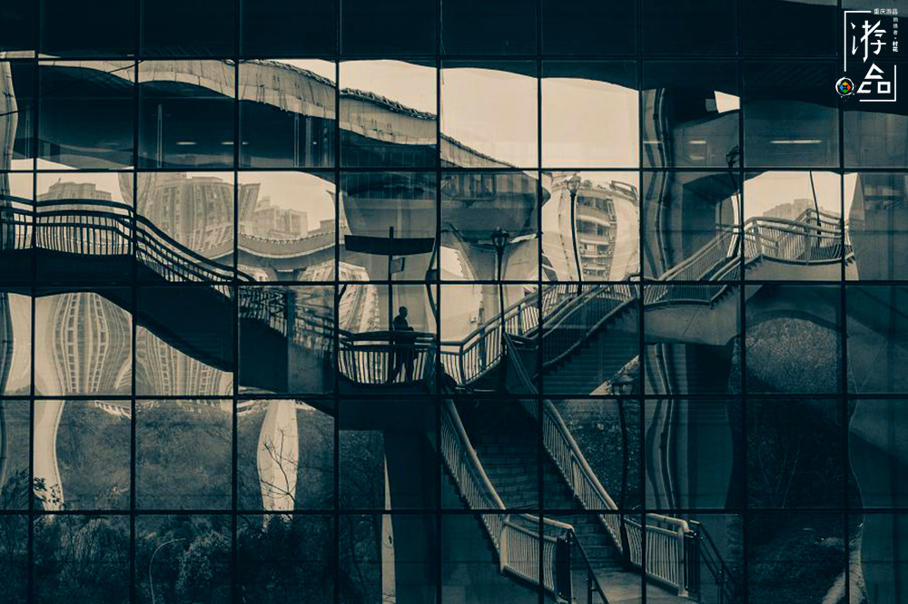 同样是重庆的轨道交通，3号线上的这个站点比李子坝更神奇