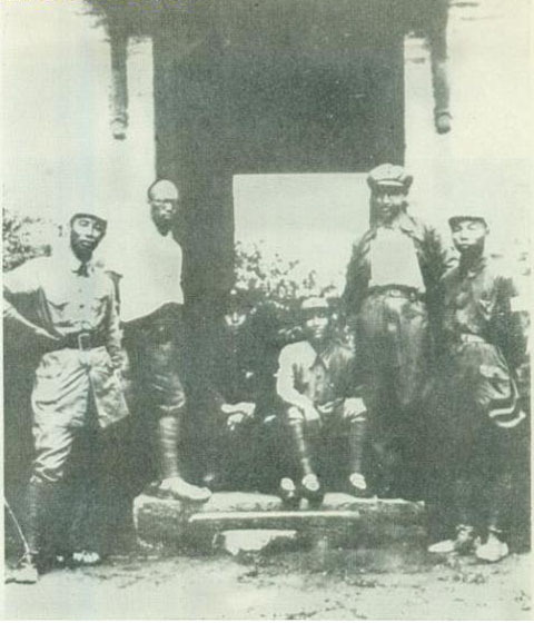 萧华：一家4口被杀，39岁授上将，毛主席：你我都犯杀气