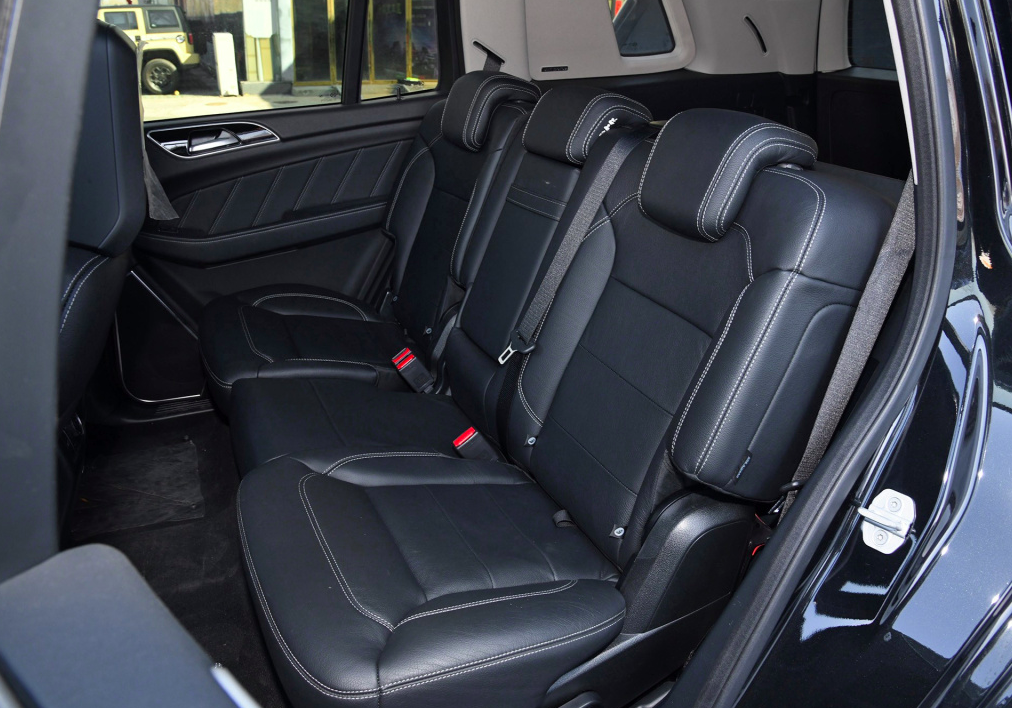 国产降价冠军！打五折都没人买？奔驰旗舰SUV换