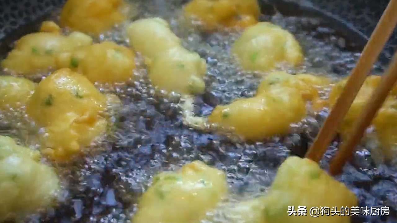 麵粉好吃的做法，香酥鬆軟，蔥香濃郁，做法簡單，比油條好吃