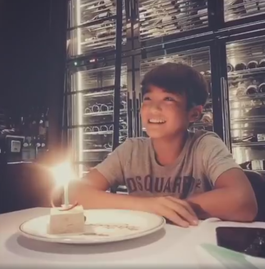 曹格为儿子庆12岁生日，Joe留黄发显成熟，丑萌姐姐成韩系美少女