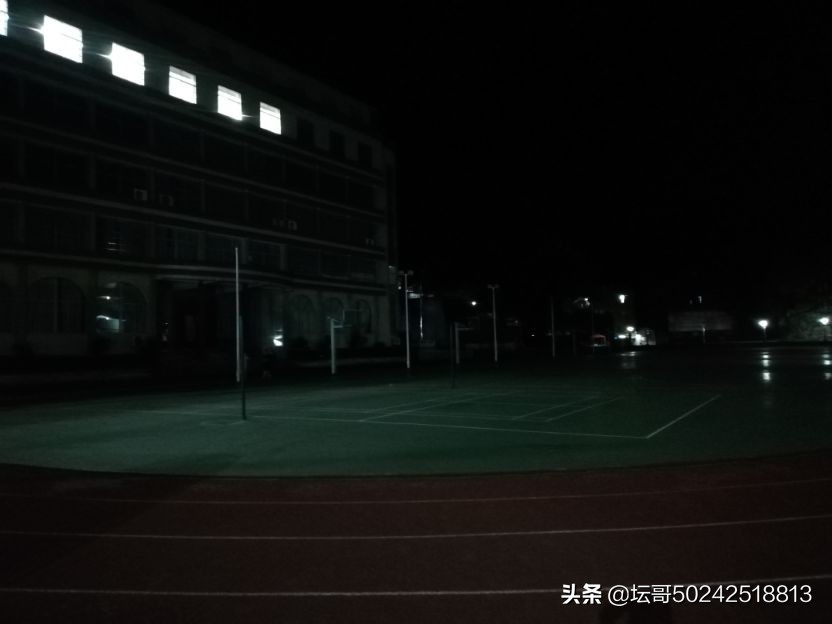 夜色下福安第二中学灯光闪烁着光明(图2)