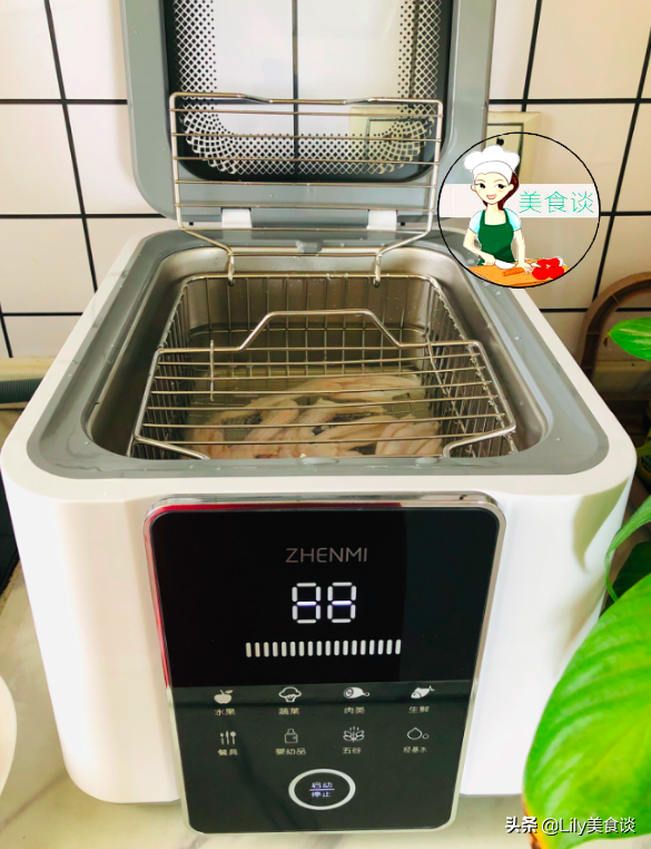 洗水果加盐加面粉？学会这方法，简单省事，看不见的残留也洗干净