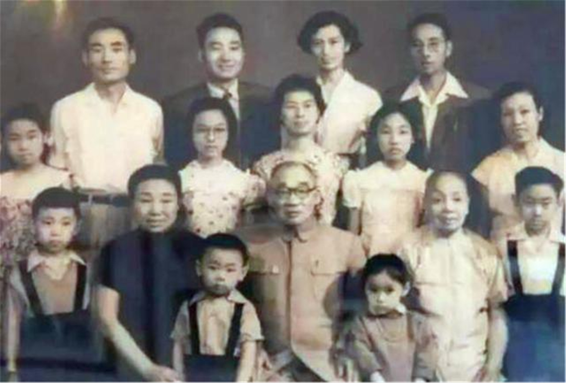 中国首位提出“计划生育”的人，自己却有一妻