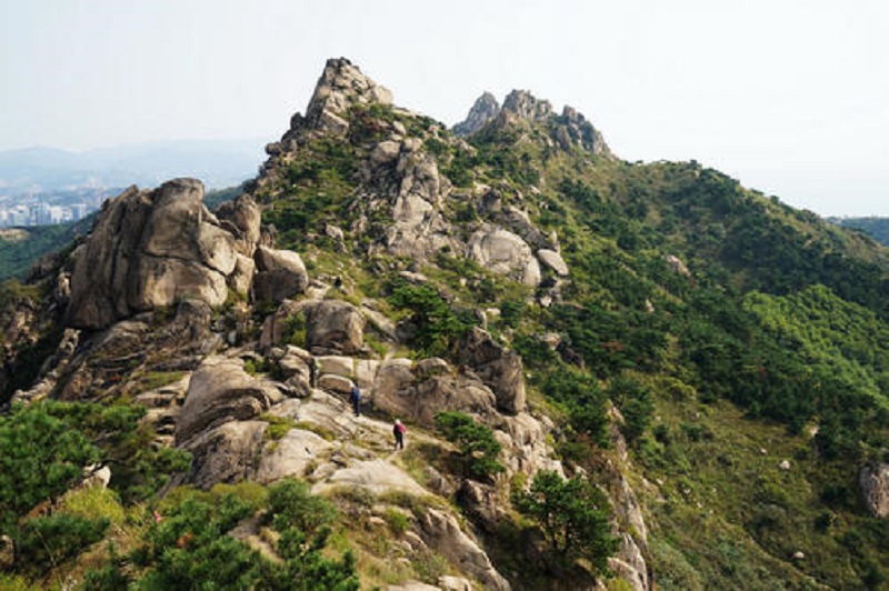 百吨人民英雄纪念碑过往：60多年前仅凭人力，艰