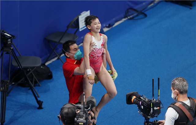 全红婵造福一家人！企业送房送车送一车辣条，祖父母亲获医院帮助