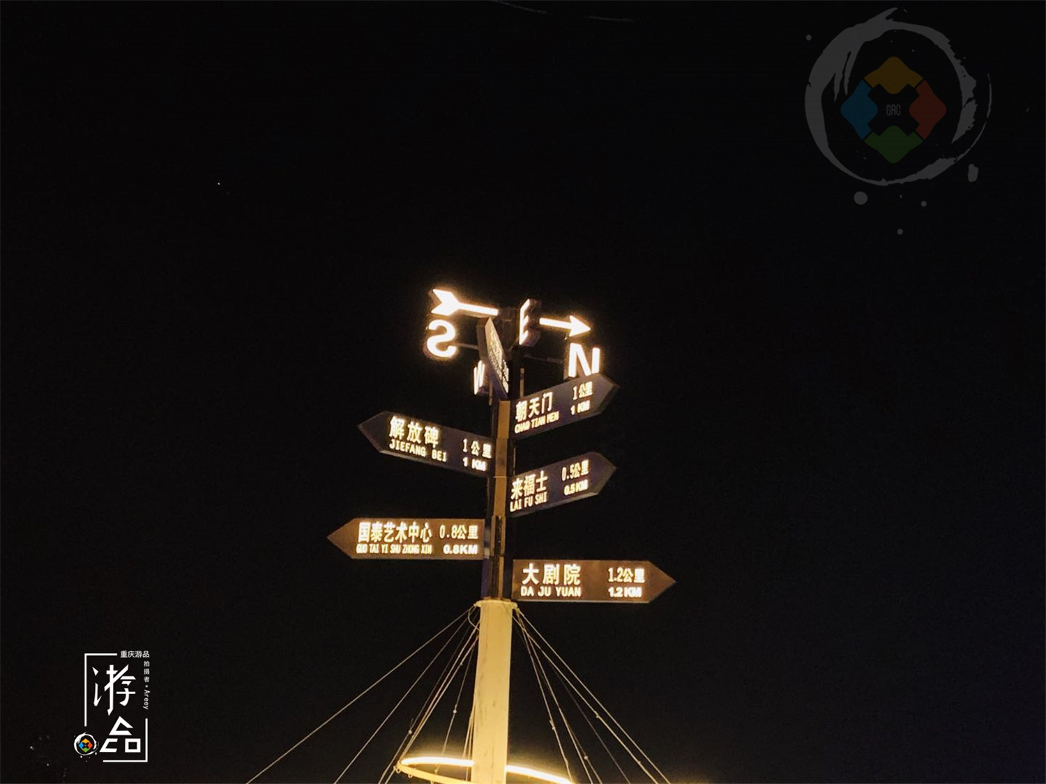 重庆网红景点洪崖洞，建在悬崖上的11层迷宫，每层楼有些什么？