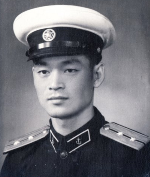 许世友儿子入伍30年，不甘心只做副团级，许世友：你很了不起？