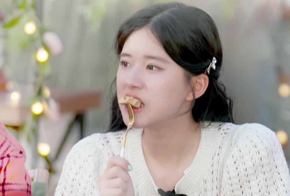 Zhao Lusi is not afraid of gaining weight by eating fat, and he said that he had eaten garlic