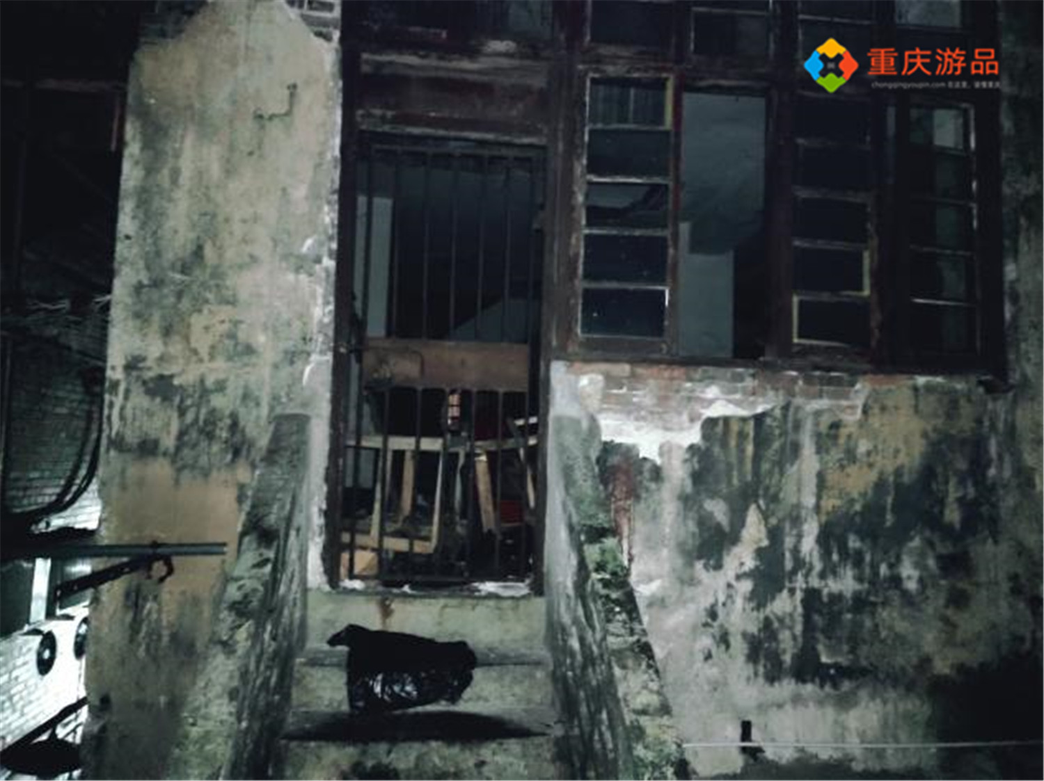 重庆90后小伙夜探鹅岭，小巷子越深越暗，吓得他一口气跑了回去