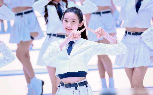 出道即巅峰，被骂“公交车”，陷陪睡丑闻的张