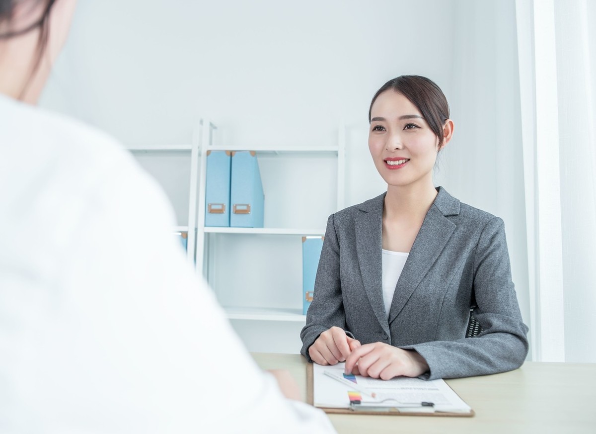 面试官：老婆和老妈掉水里，你先救谁？看看被