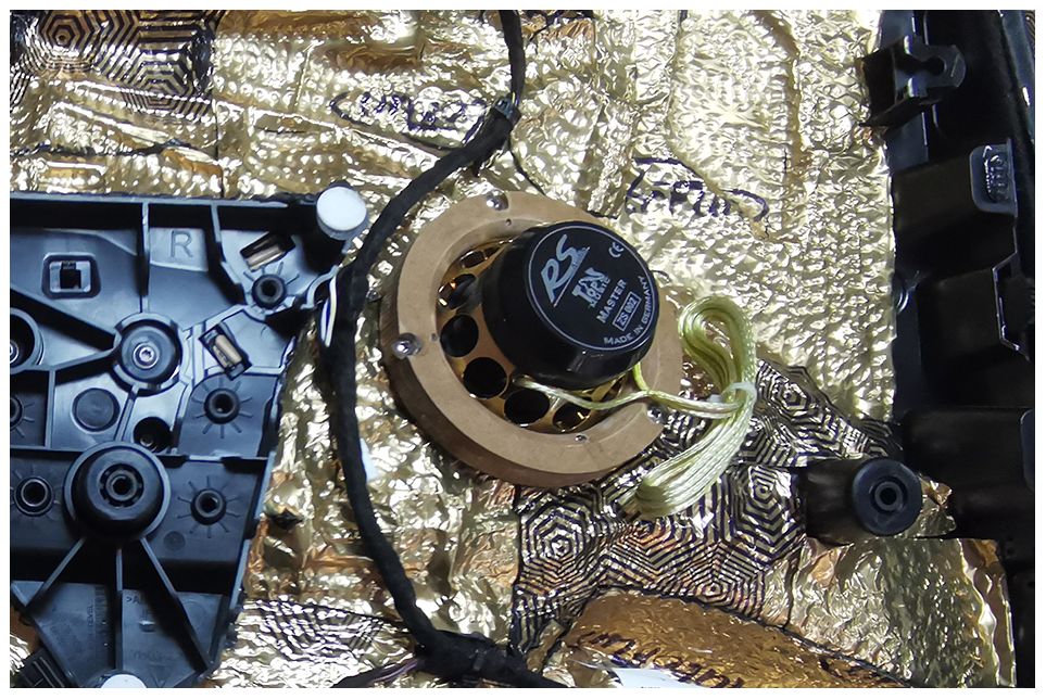 原位換裝三分頻加純碳纖超低音 保時捷卡宴精致改裝出靚聲