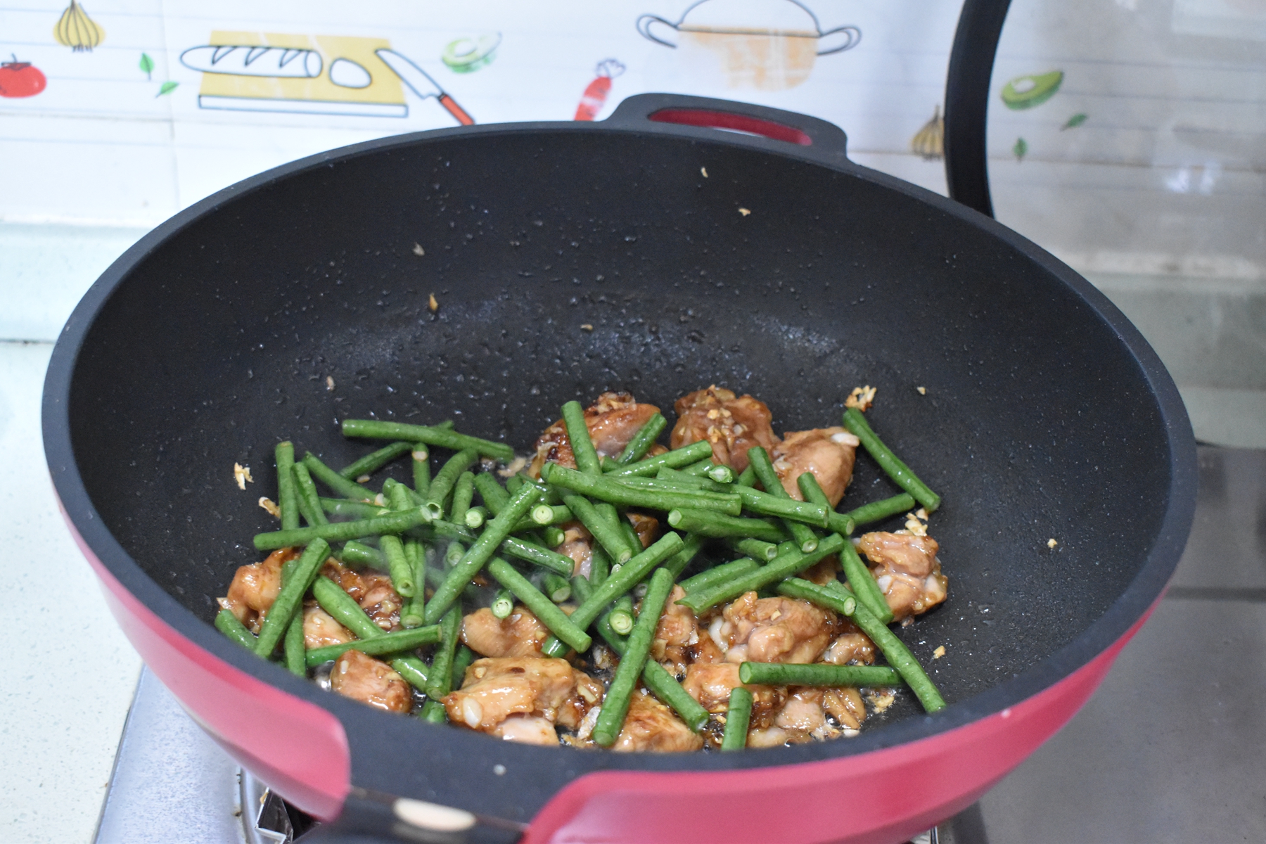 夏天少吃羊肉多吃它，搭配当季蔬菜简单炒一下，营养味美又下饭