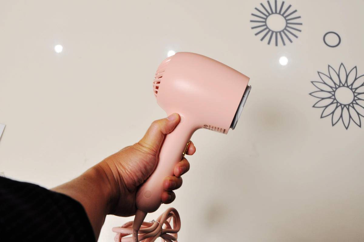 呵护宠物从吹梳开始，嗷喵喵智能宠物吹风梳体验