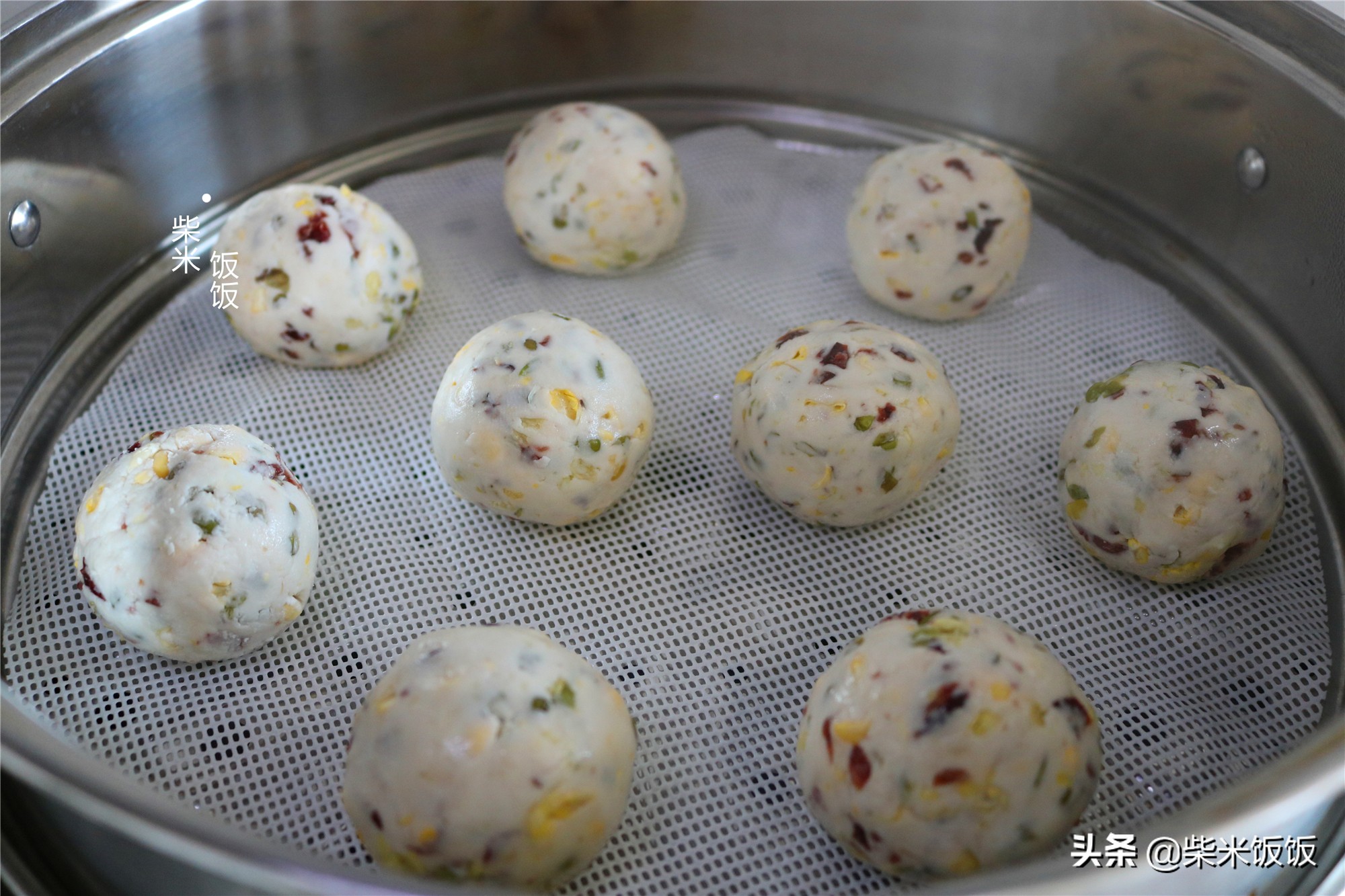 绿豆新吃法，一拌一团，大火一蒸就上桌，无油少糖健康好吃