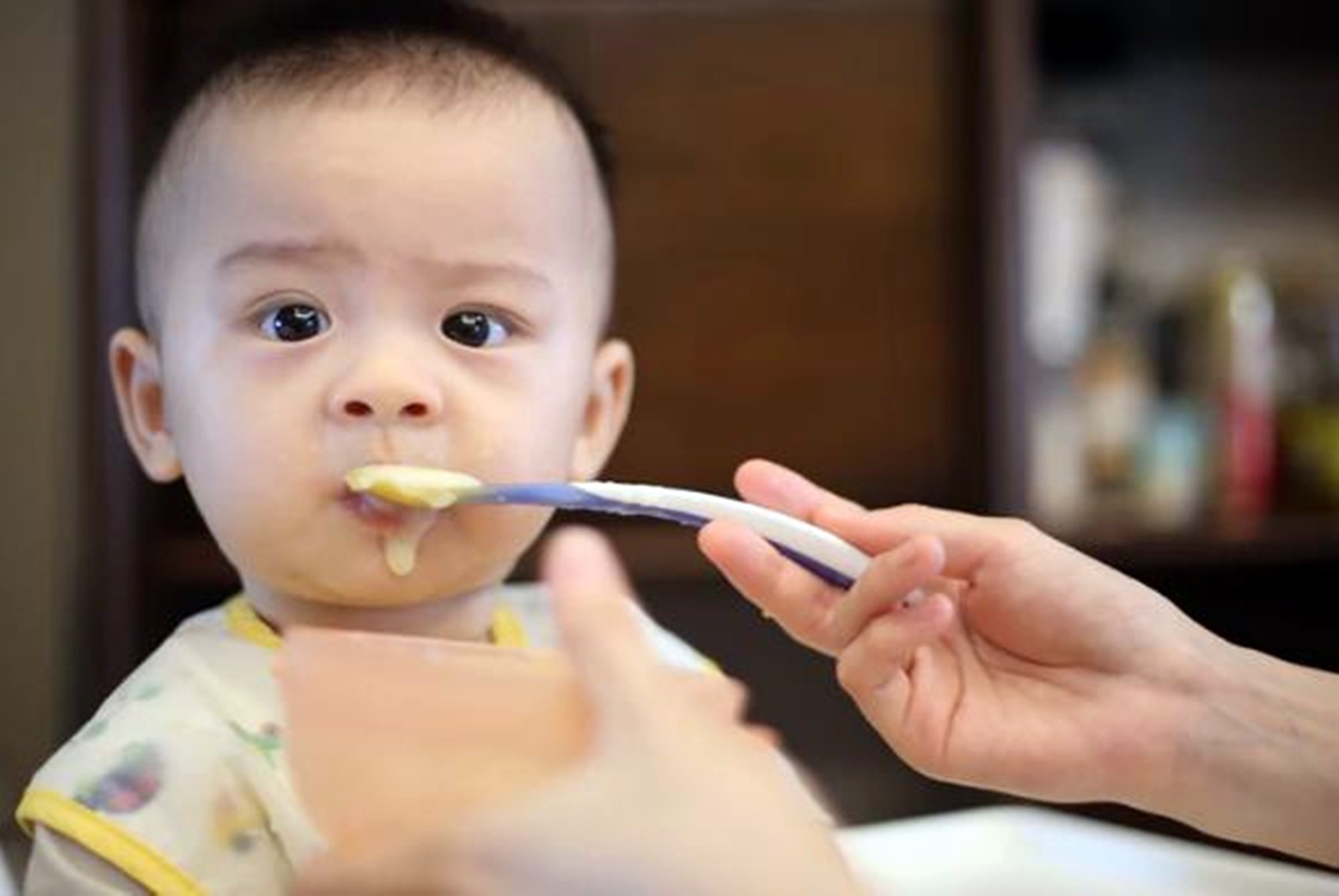 baby-cries-when-trying-to-feed-solids