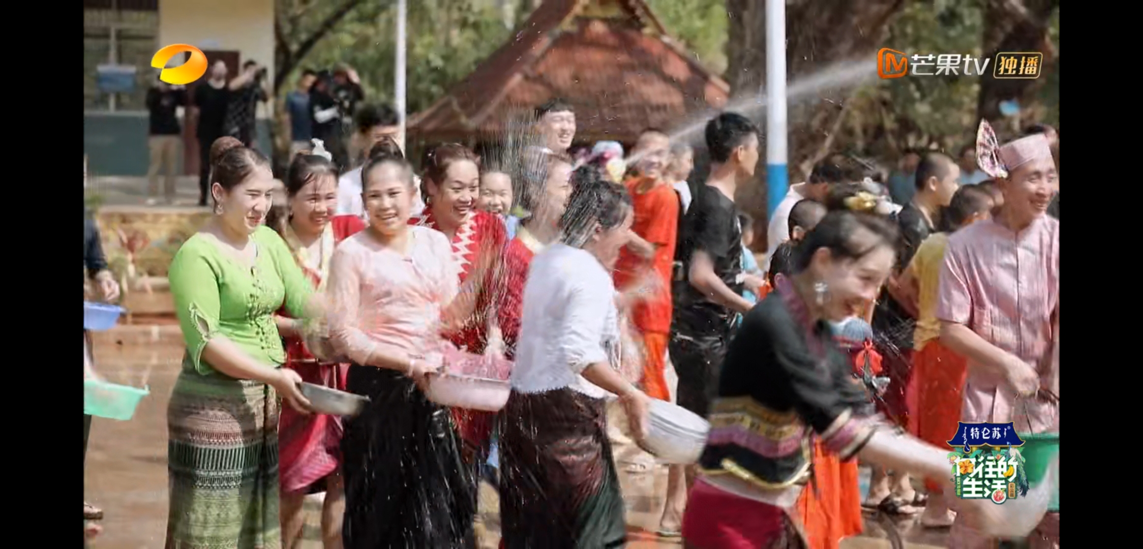 任嘉伦对谭松韵就是不一样，《向往的生活》偷