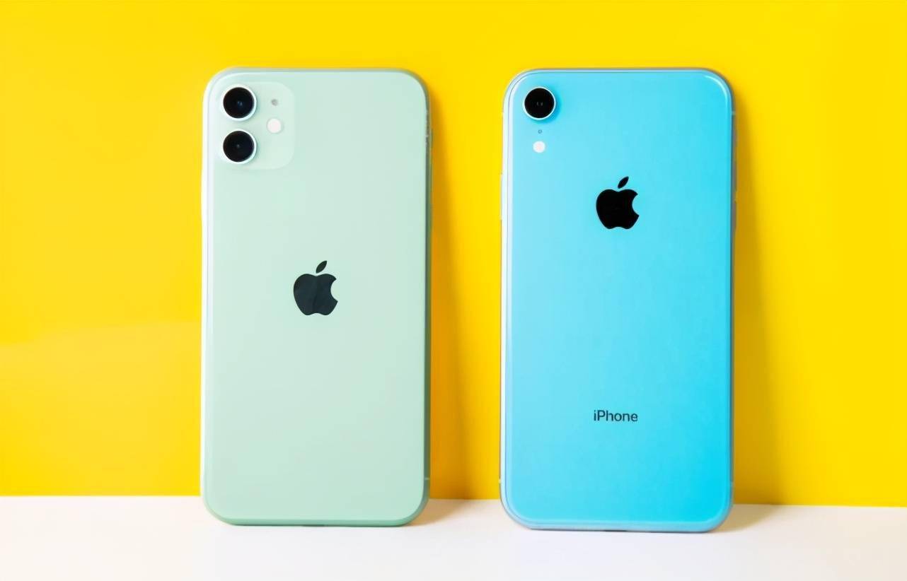 苹果传来好消息，iPhone12再次霸榜，库克的“策略”成功了