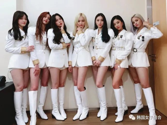 这次活动期一直都以服装好看而出名的女团