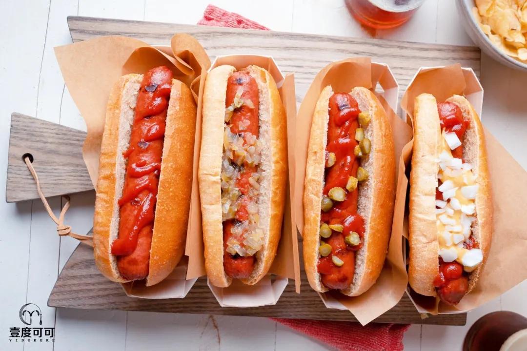 This homemade English hot dog bun is breathable and strong, with a ...