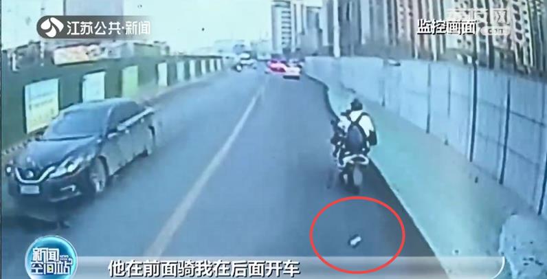路遇学生丢手机 扬州好心公交司机驾车送还