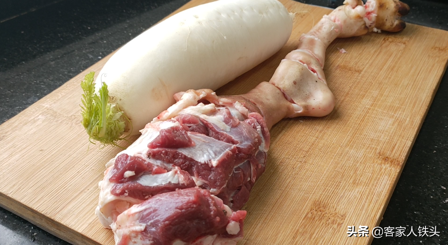 廣東人煲羊肉湯就是好喝，配料簡單湯鮮營養，一次煲一大鍋不夠喝