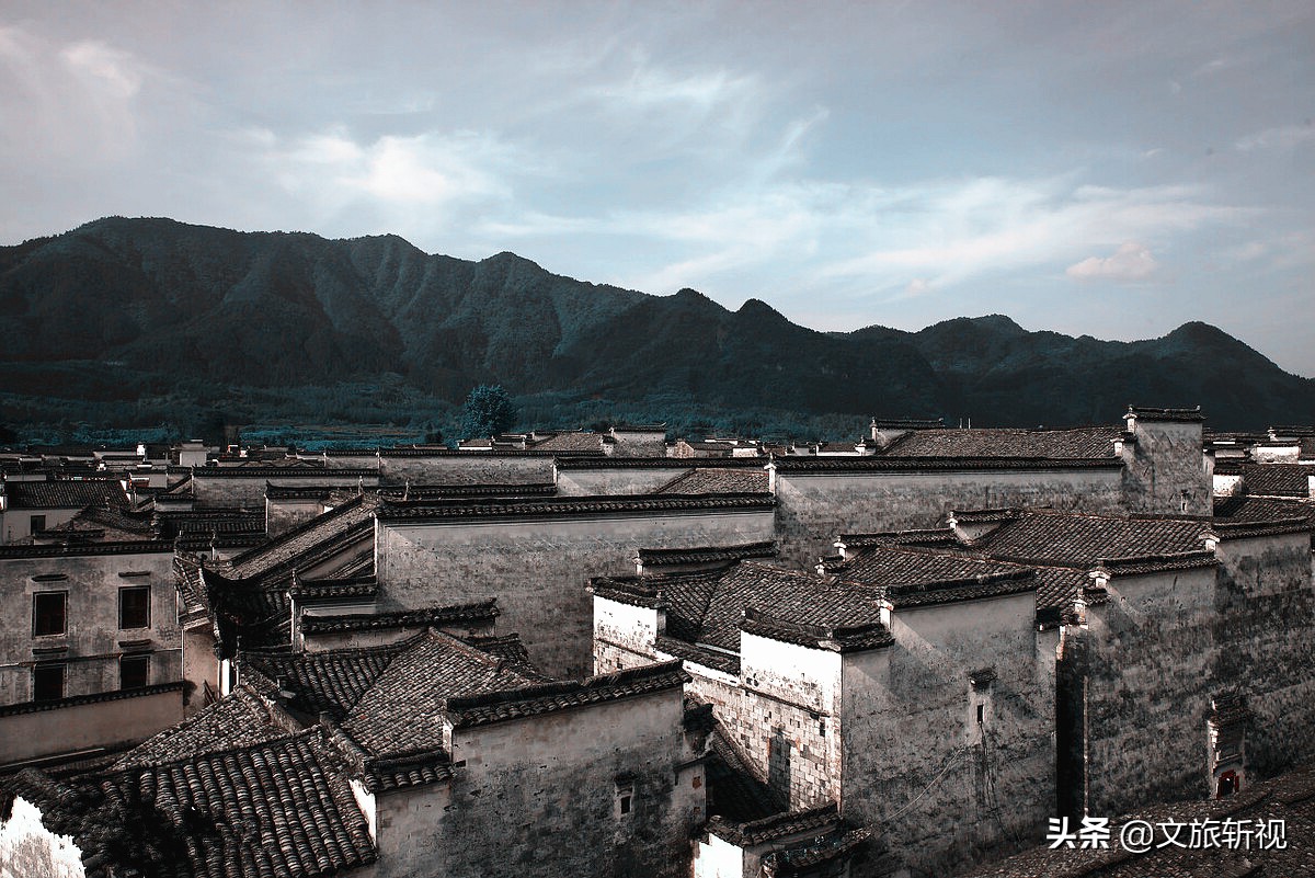 与宏村相距17Km,元明年间古村落，同样有着中国徽式风格建筑